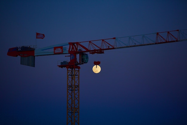 Foto niedrigwinkelansicht des krans vor klarem blauem himmel