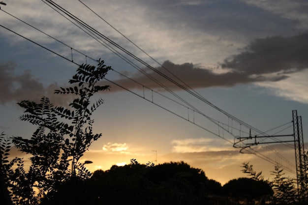 Foto niedrigwinkelansicht des strompylons gegen den himmel