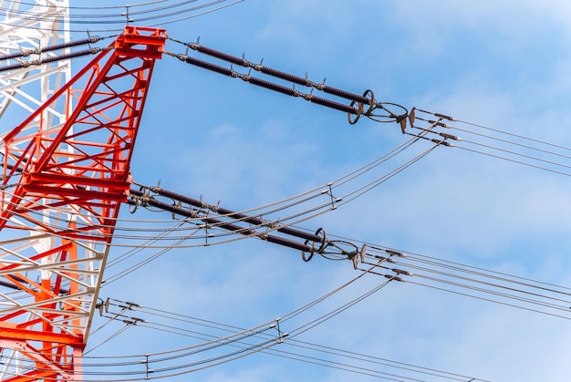 Foto niedrigwinkelansicht des strompylons gegen den himmel