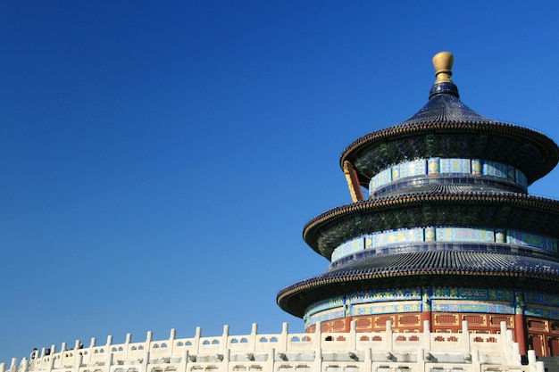 Foto niedrigwinkelansicht des tempels des himmels gegen einen klaren blauen himmel