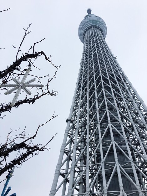 Foto niedrigwinkelansicht des tokyo sky tree gegen den himmel in der stadt