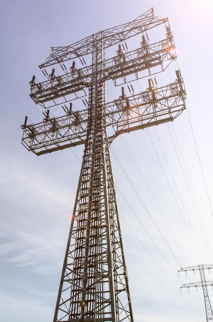 Foto niedrigwinkelansicht des turms gegen den himmel