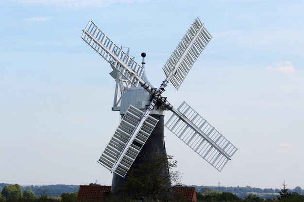 Foto niedrigwinkelansicht einer traditionellen windmühle gegen den himmel