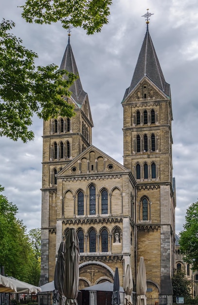 Foto niedrigwinkelansicht eines gebäudes