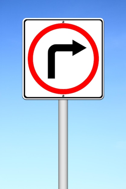 Niedrigwinkelansicht eines Straßenschildes vor blauem Himmel