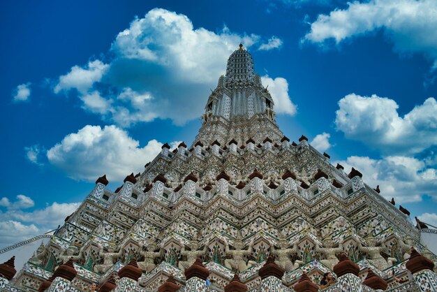 Foto niedrigwinkelansicht eines traditionellen gebäudes gegen den himmel
