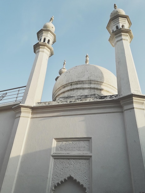 Niedrigwinkelansicht eines traditionellen Gebäudes gegen den Himmel