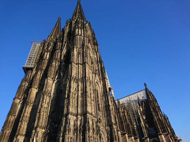 Foto niedrigwinkelansicht eines traditionellen gebäudes vor klarem blauen himmel