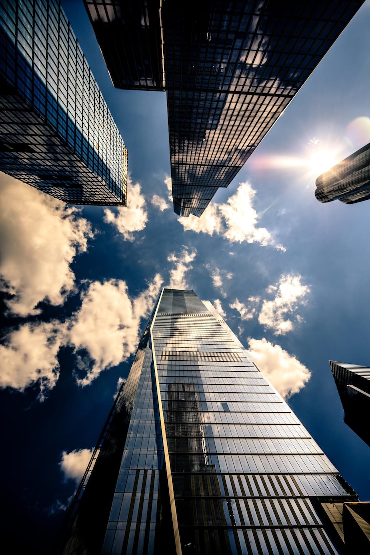 Foto niedrigwinkelansicht moderner gebäude gegen den himmel