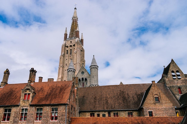 Niedrigwinkelansicht von Gebäuden gegen den Himmel