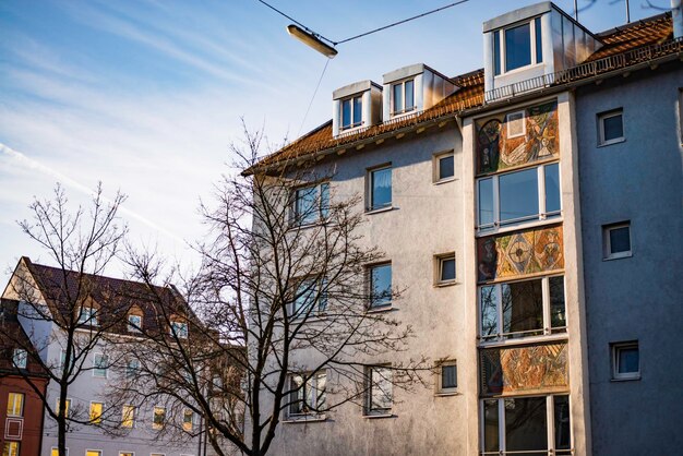 Niedrigwinkelansicht von Gebäuden gegen den Himmel