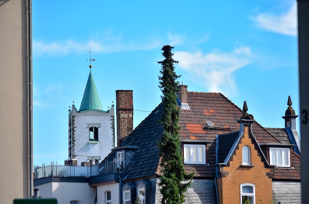 Niedrigwinkelansicht von Gebäuden gegen den Himmel