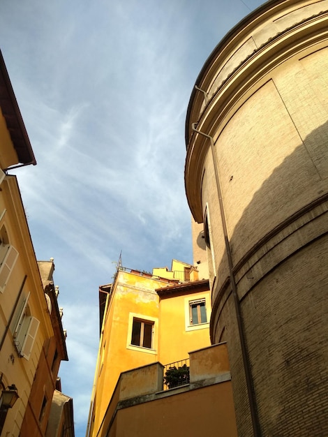 Foto niedrigwinkelansicht von gebäuden in der stadt gegen den himmel