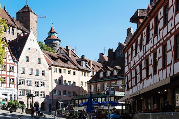 Foto niedrigwinkelansicht von gebäuden in der stadt