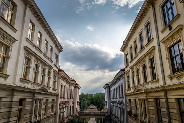 Foto niedrigwinkelansicht von gebäuden in der stadt