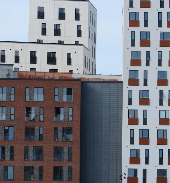 Foto niedrigwinkelansicht von gebäuden vor klarem himmel