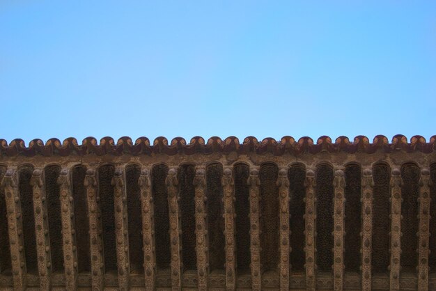 Foto niedrigwinkelansicht von rood gegen einen klaren blauen himmel