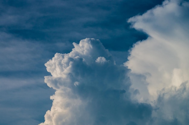 Niedrigwinkelansicht von Wolken am Himmel.