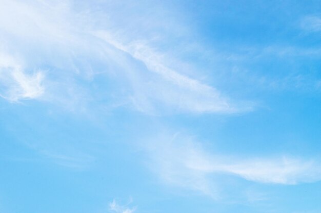 Foto niedrigwinkelansicht von wolken am himmel