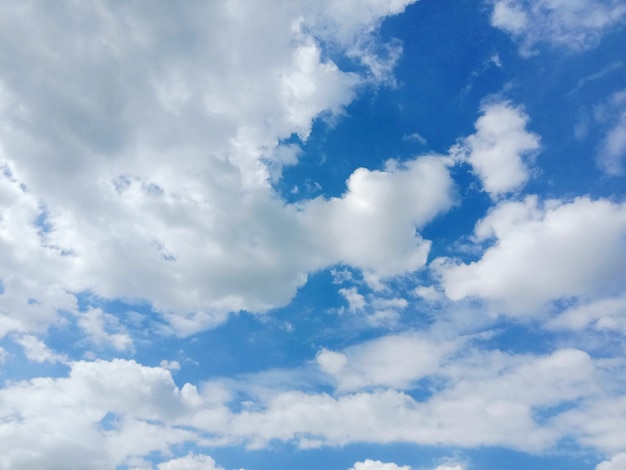 Niedrigwinkelansicht von Wolken am Himmel