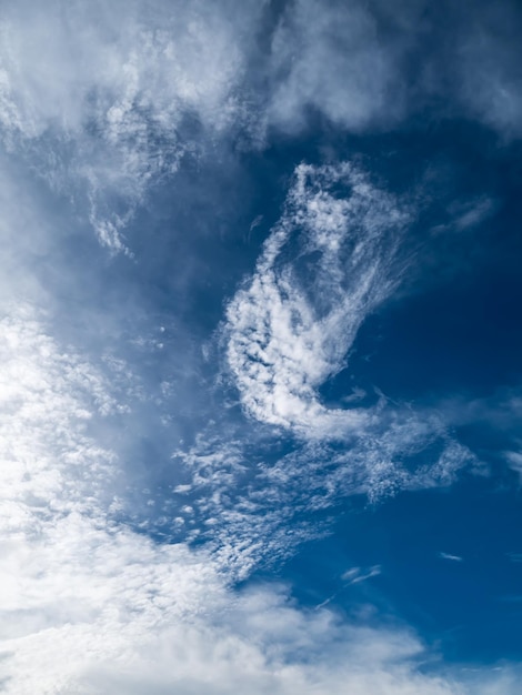 Foto niedrigwinkelansicht von wolken am himmel