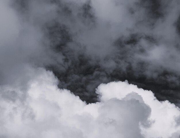 Foto niedrigwinkelansicht von wolken am himmel