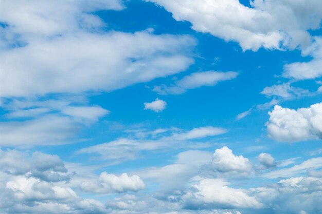 Foto niedrigwinkelansicht von wolken am himmel