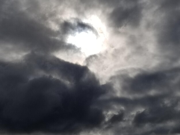 Niedrigwinkelansicht von Wolken am Himmel