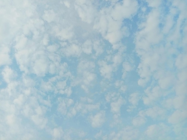 Foto niedrigwinkelansicht von wolken am himmel