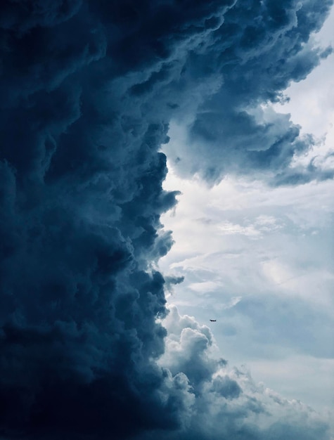 Niedrigwinkelansicht von Wolken am Himmel