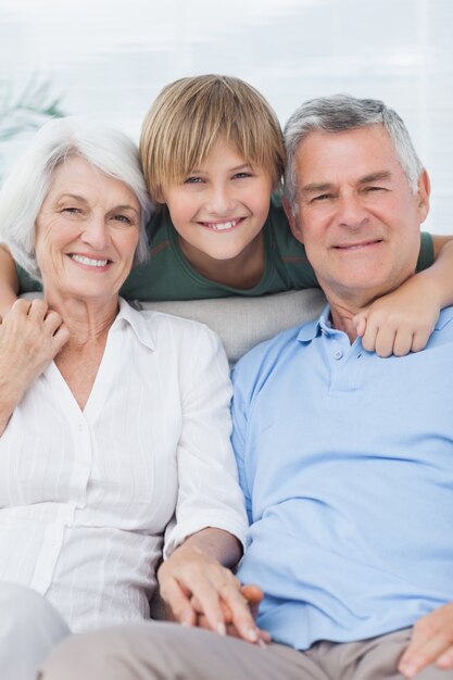 Nieto con sus abuelos