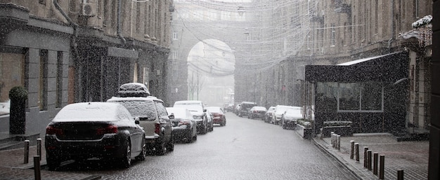 Nieve en las calles de la ciudad