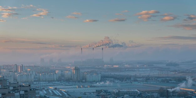 Foto la nieve del invierno cayó en la ciudad de minsk