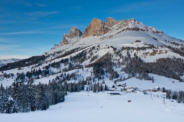 Nieve, picos y nubes