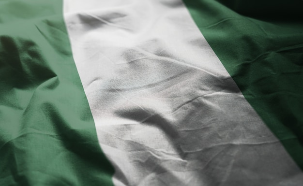 Nigeria-Flagge zerknittert nah oben