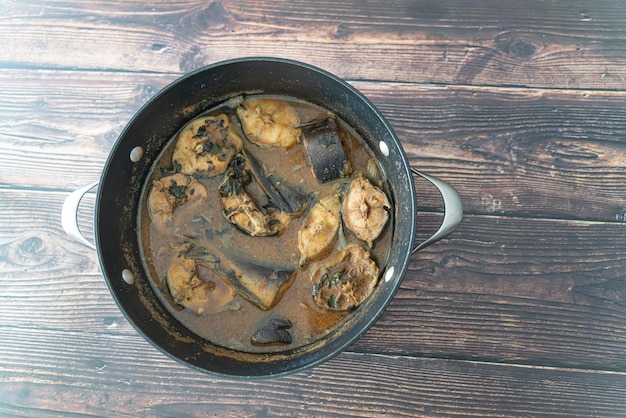 Nigerianische Pfeffersuppe mit frischem Fisch essfertig