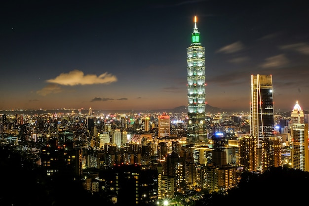 Foto nightshot of taipei 101