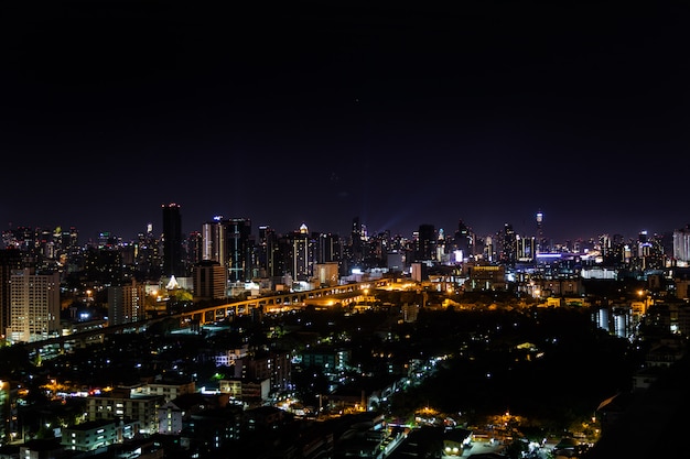 Nigth luz paisaje de la ciudad de bangkok.