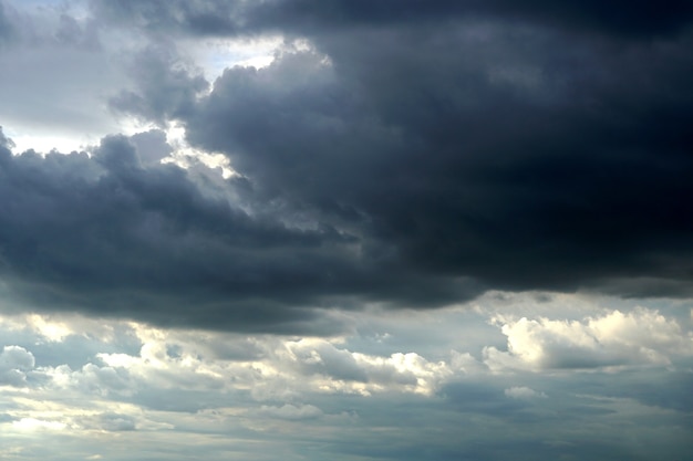 Nimbus nubes en los fondos del cielo