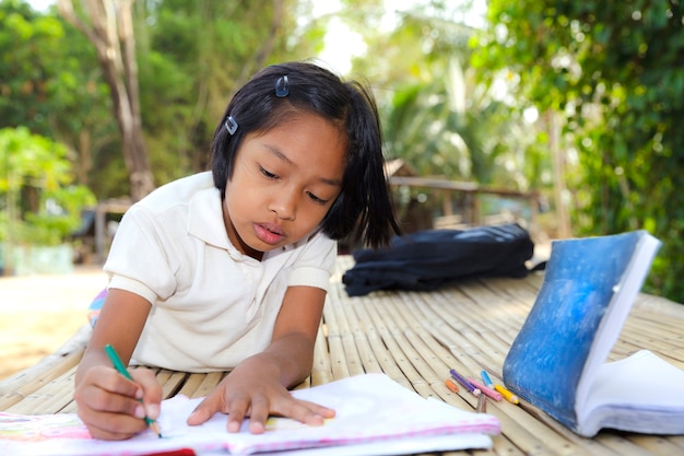 Niña asiática