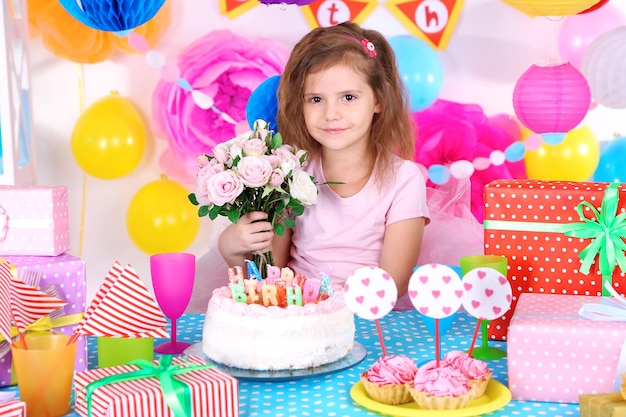 Niña bonita celebra su cumpleaños