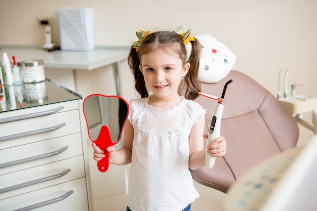 niña en el dentista