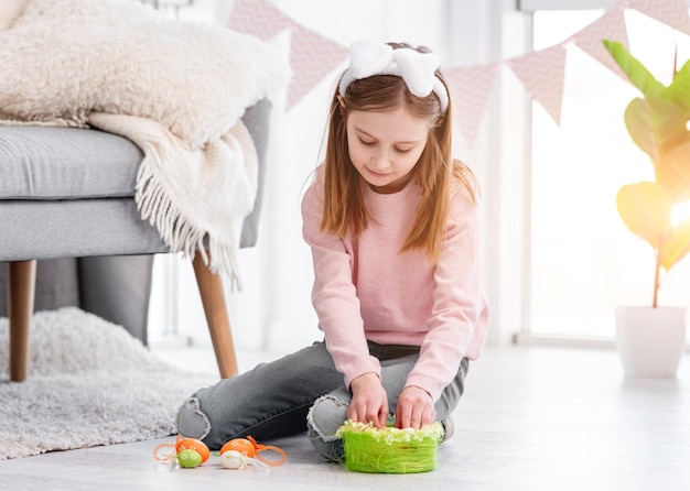 Niña en el día de Pascua