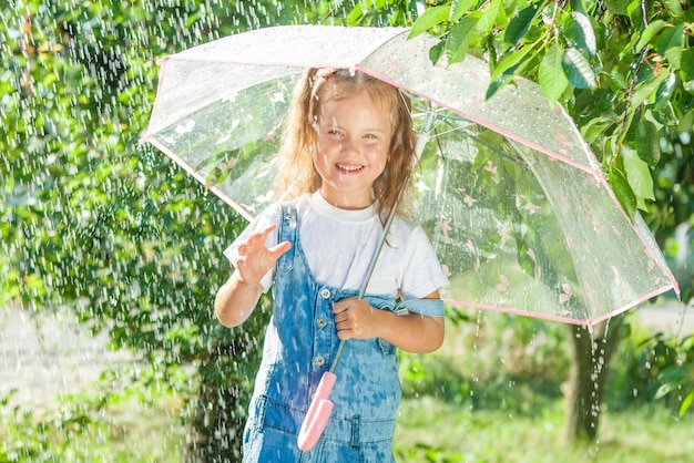 Niña divertida