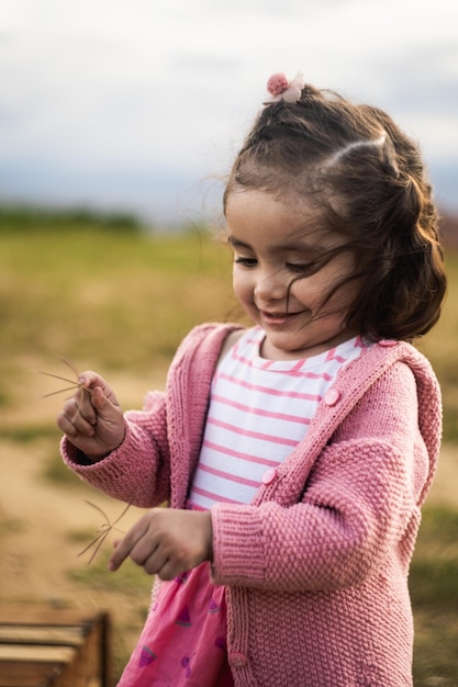 Foto niña en otoño