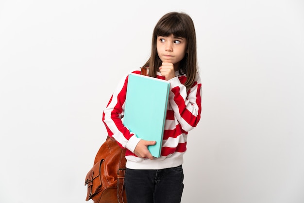 Niña estudiante aislada