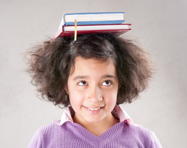 Niña feliz disfrutando de la vida