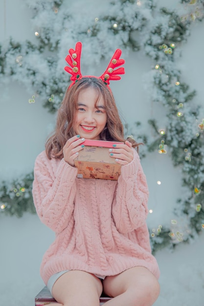 niña feliz en navidad