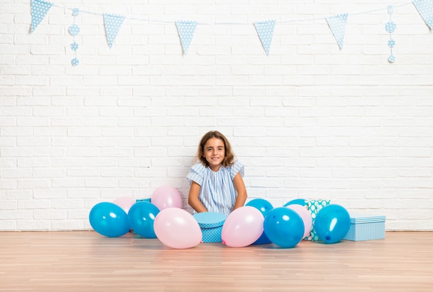 Niña en una fiesta de cumpleaños