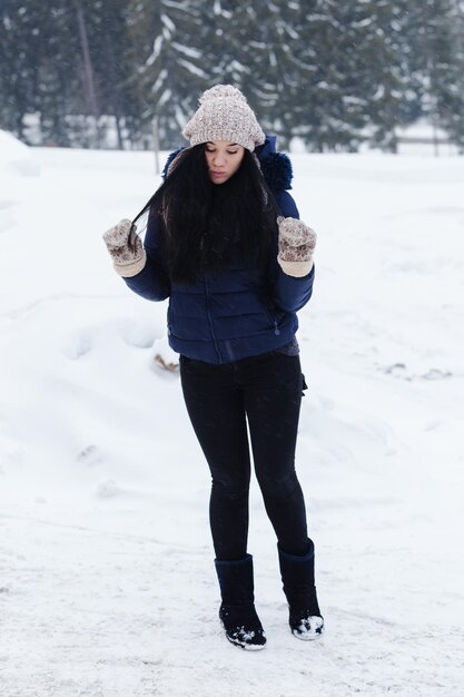 Niña en invierno